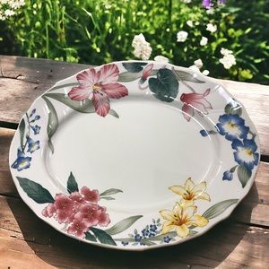Villeroy & Boch Flora Bella porcelain oval serving platter.